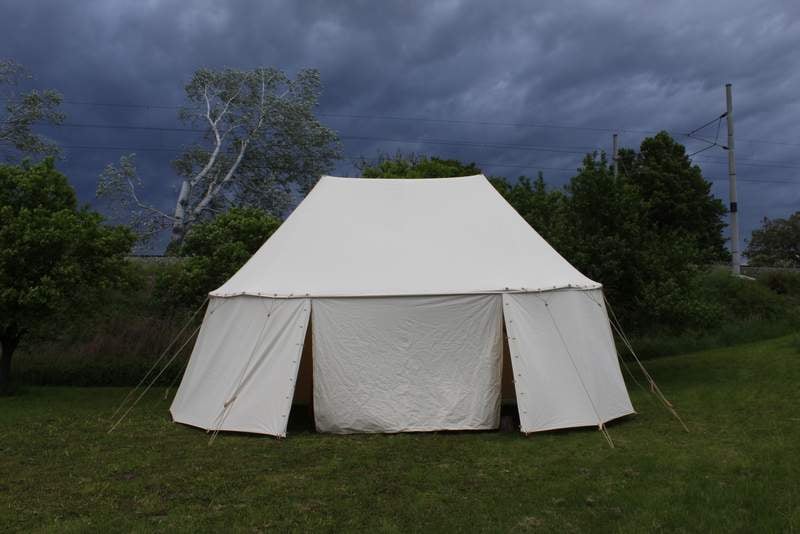 Dvoustěžnový stan větší