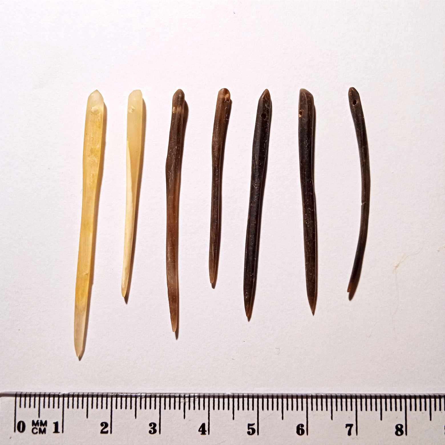 Rohovinová jehla tenká černá