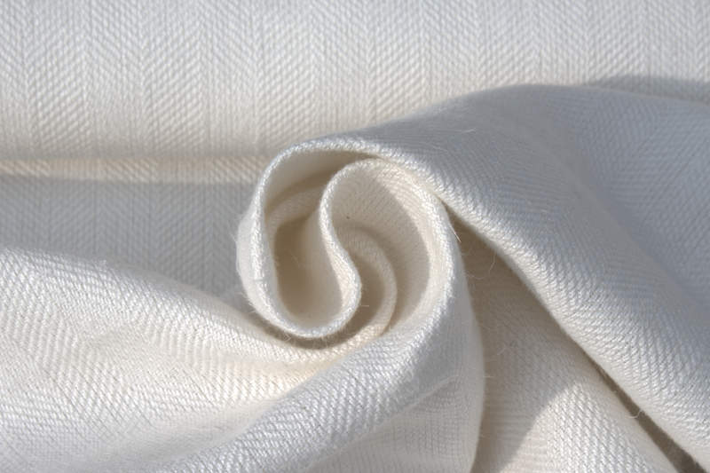 Lněná látka rybí kost - půlbělená