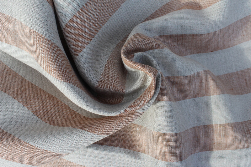 Lněná látka přírodní barvy se světle hnědým proužkem (4/4 cm) 