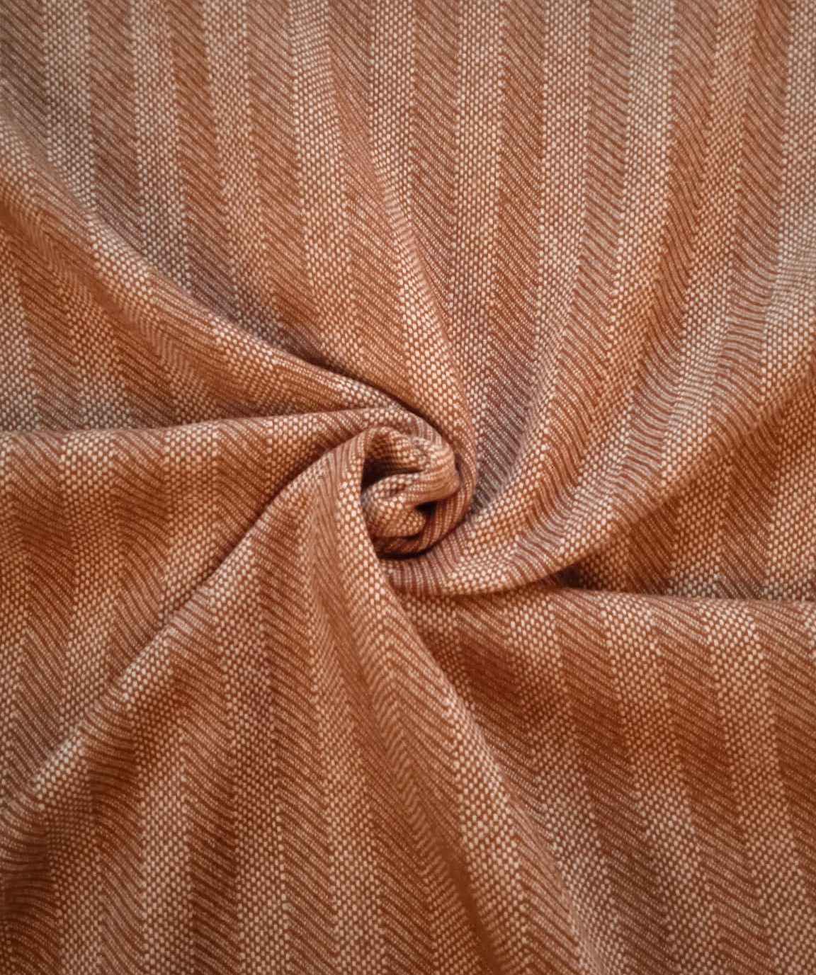 Vlněná látka tkaná do rybí kosti lomené s panamou