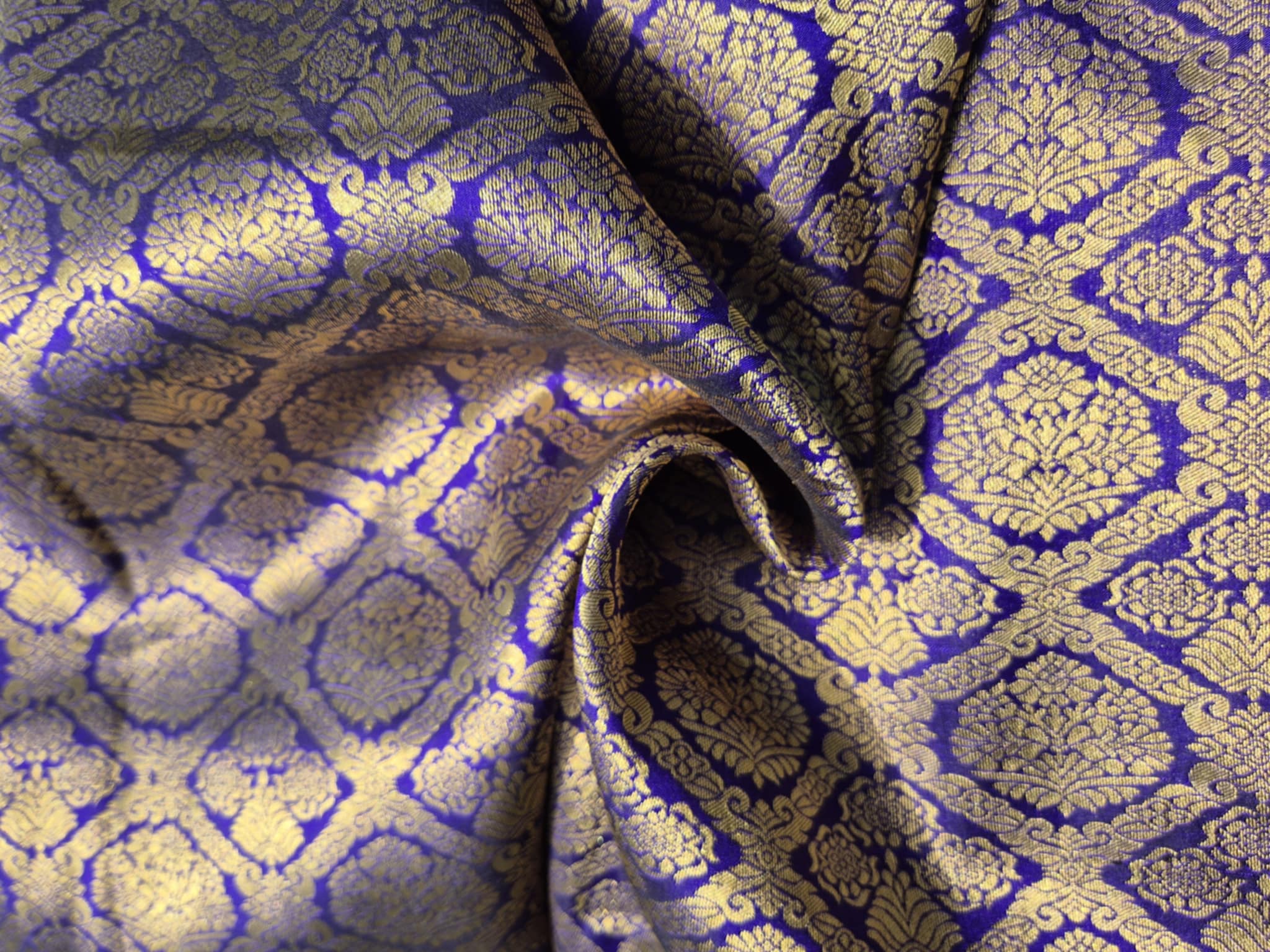 Brokát viskózový zlato-fialový