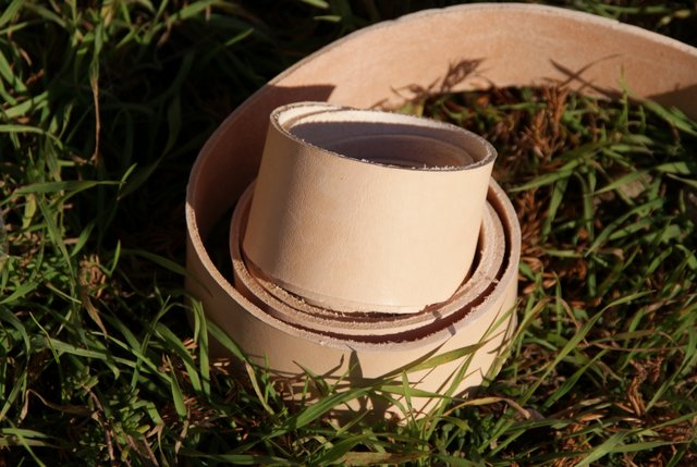 Kožený pásek světlý 4 cm / 3-4 mm