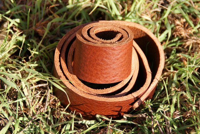 Kožený pásek hnědý 4 cm / 3-4 mm