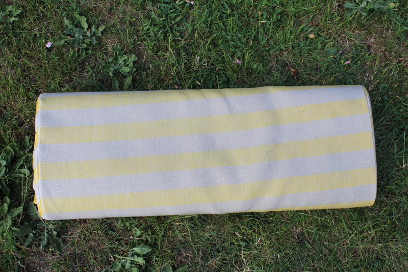 Lněná látka přírodní barvy se žlutým proužkem (4/4 cm) 