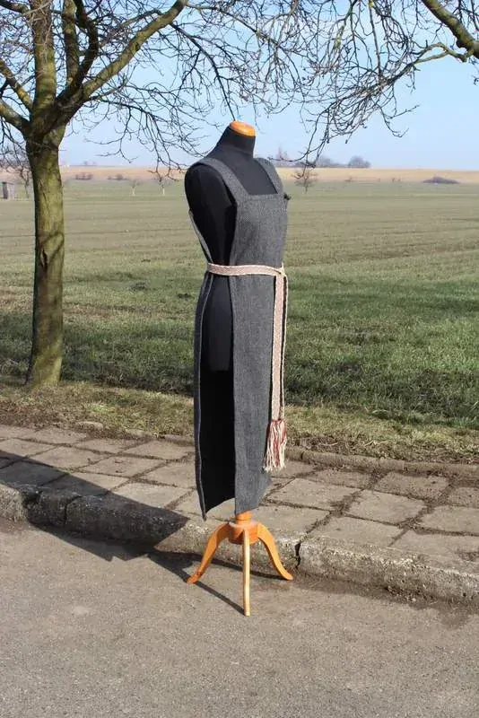 Zástěra vlněná - strojově/ručně šitá