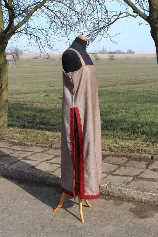 Zástěra vlněná - strojově šitá