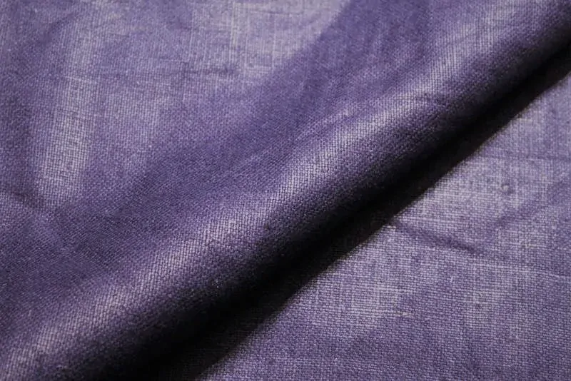 Voskovaný len fialový