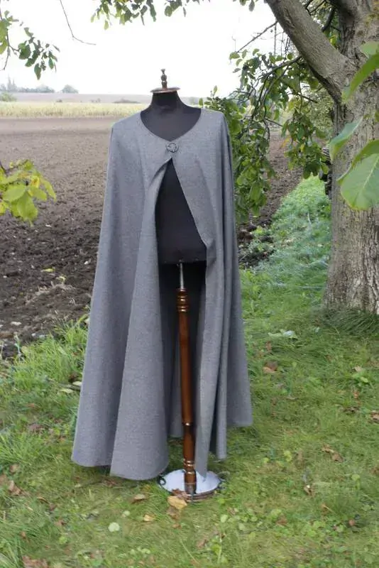 Plášť třičtvrtěkruhový
