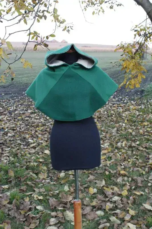 Kapuce oblá - ručně šité viditelné švy