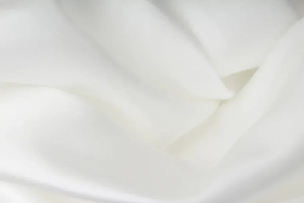 Hedvábný kepr bílý