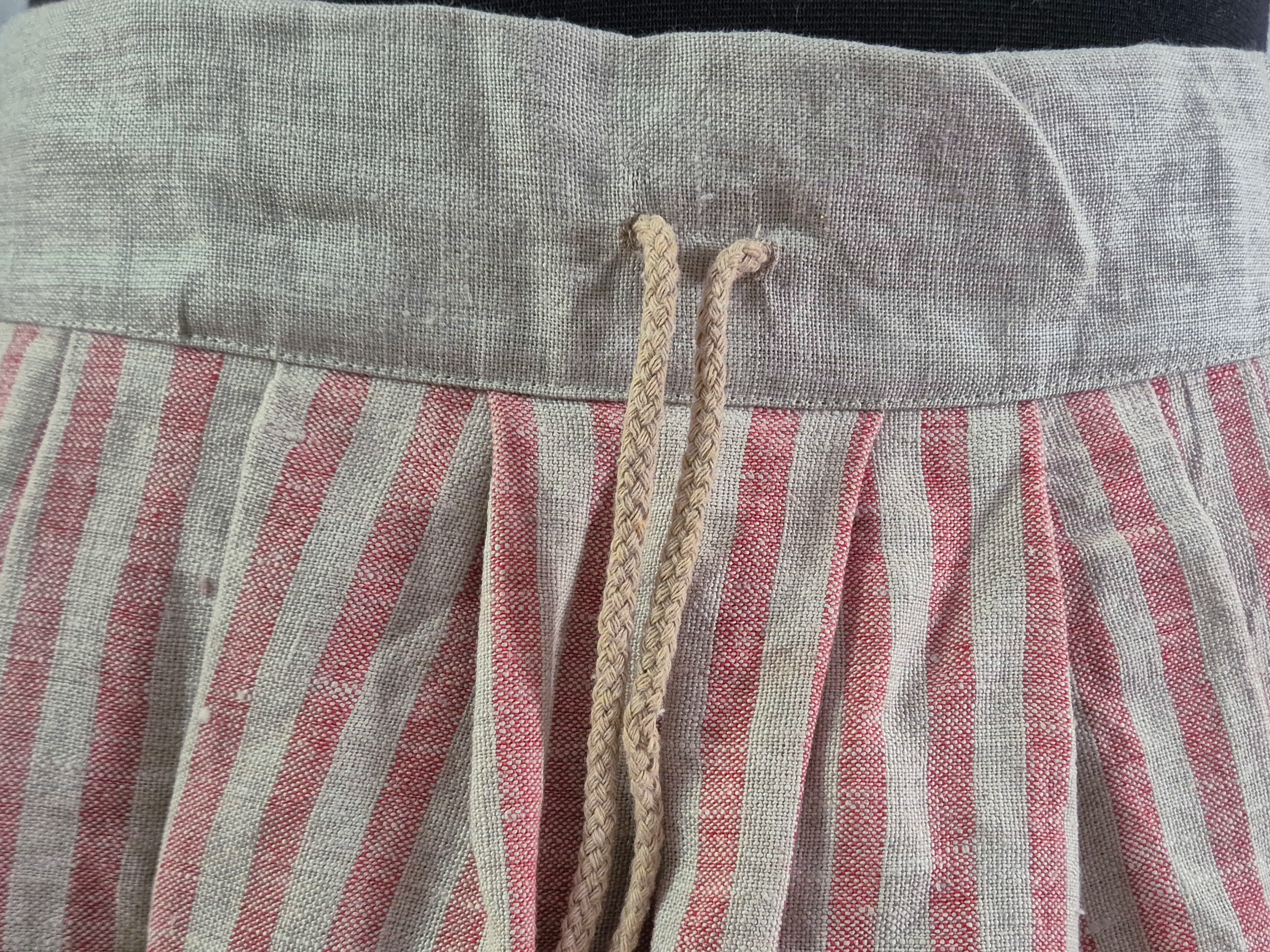 Nabírané lněné kalhoty červeno-přírodní proužek, vel. 28