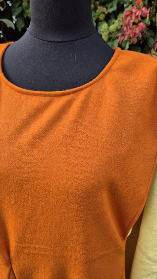 Vrchní šaty čtyřklínové oranžové M