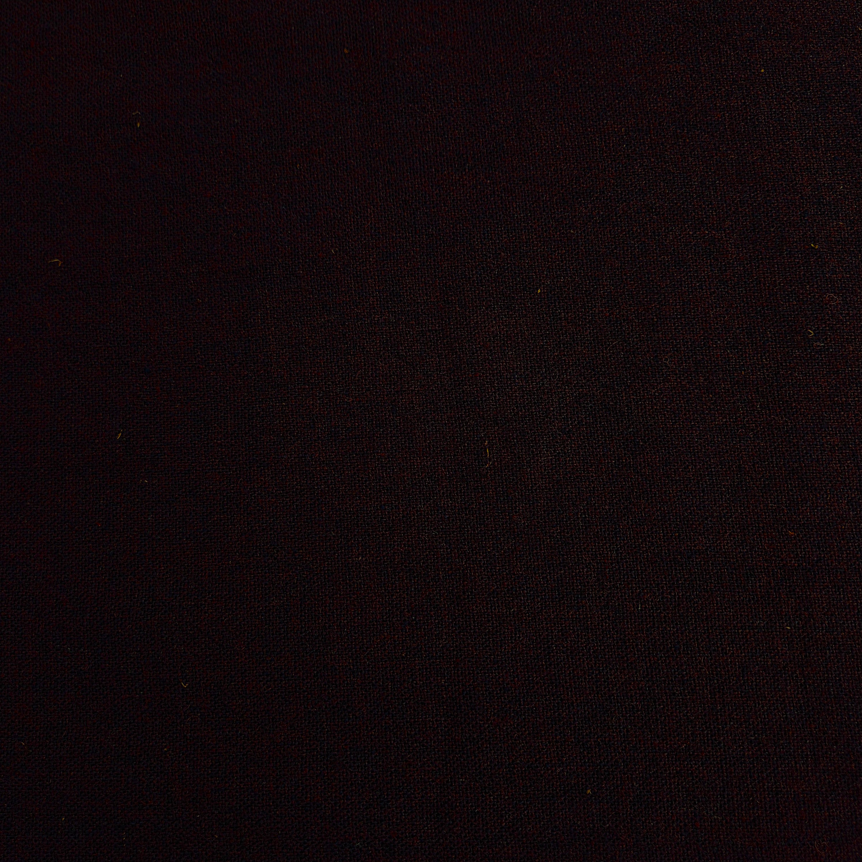 lněná látka tmavě fialová