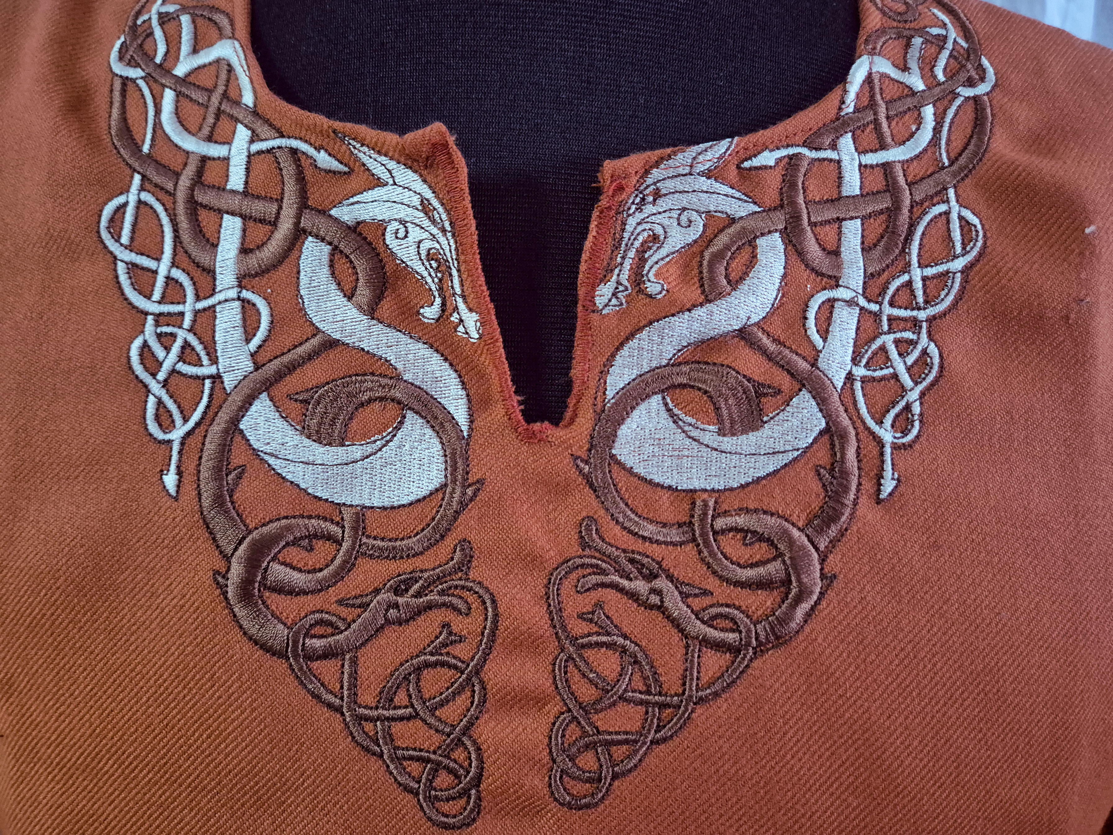 Tunika vlněná s výšivkou