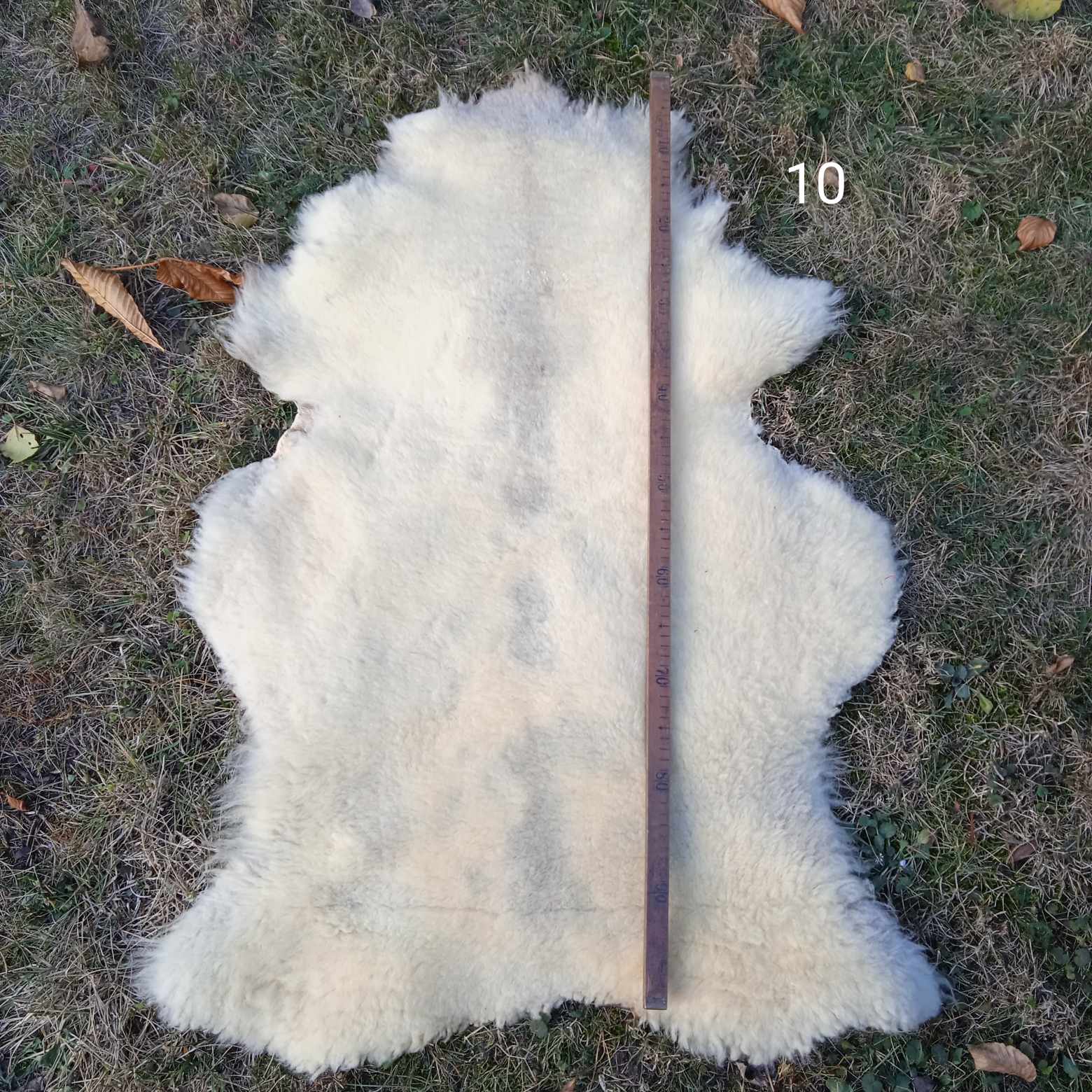 Ovčí kožešina bílá střední