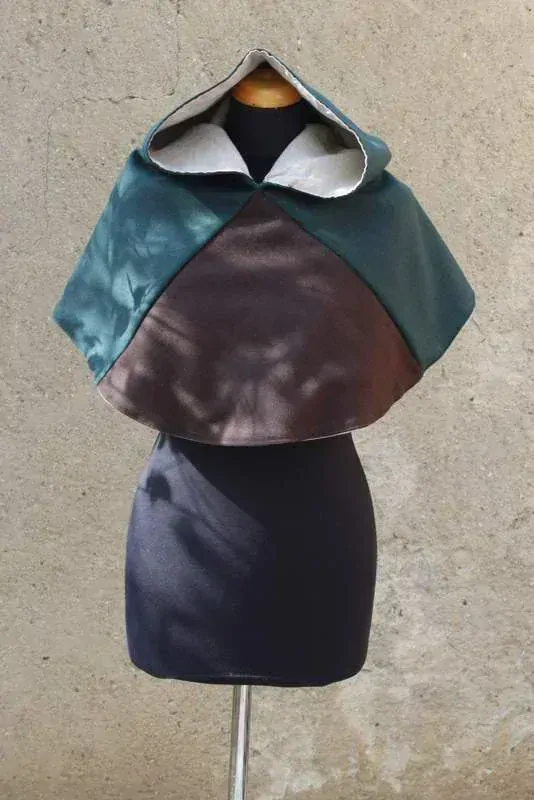 Kapuce oblá - ručně šité viditelné švy