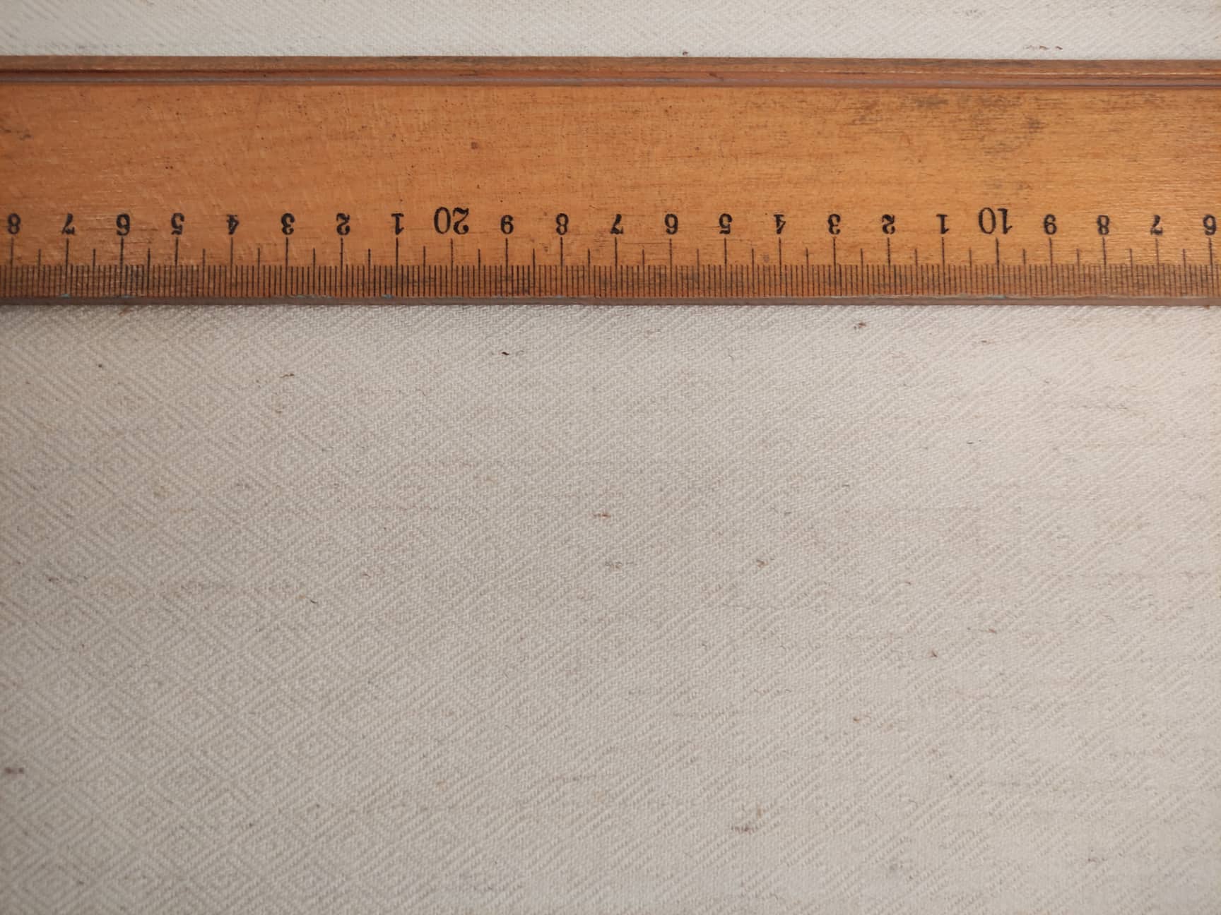 Vlněná látka diamantová vazba - přírodní se zatkanými nopkami