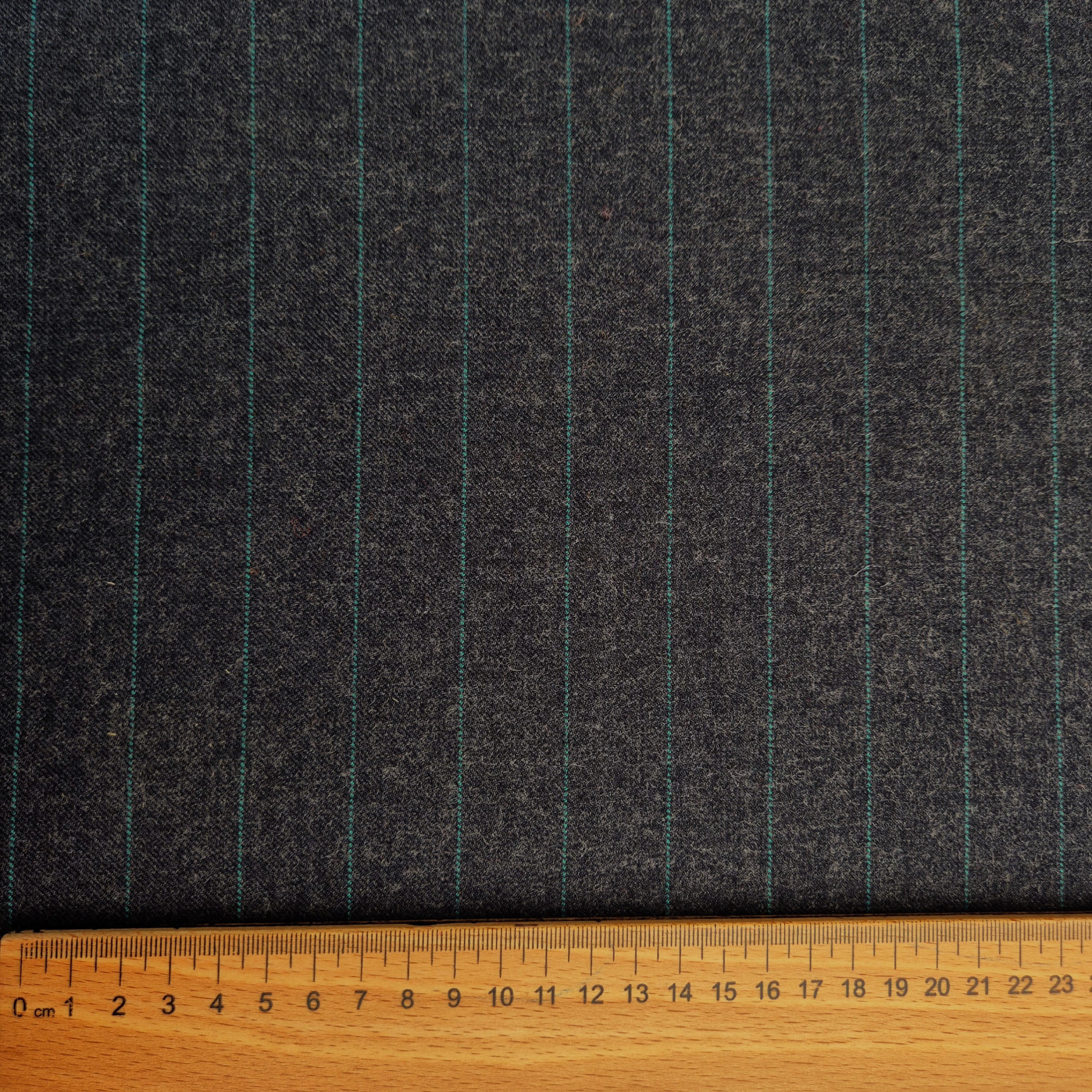 Vlněná látka modro-šedá s přerušovanými proužky