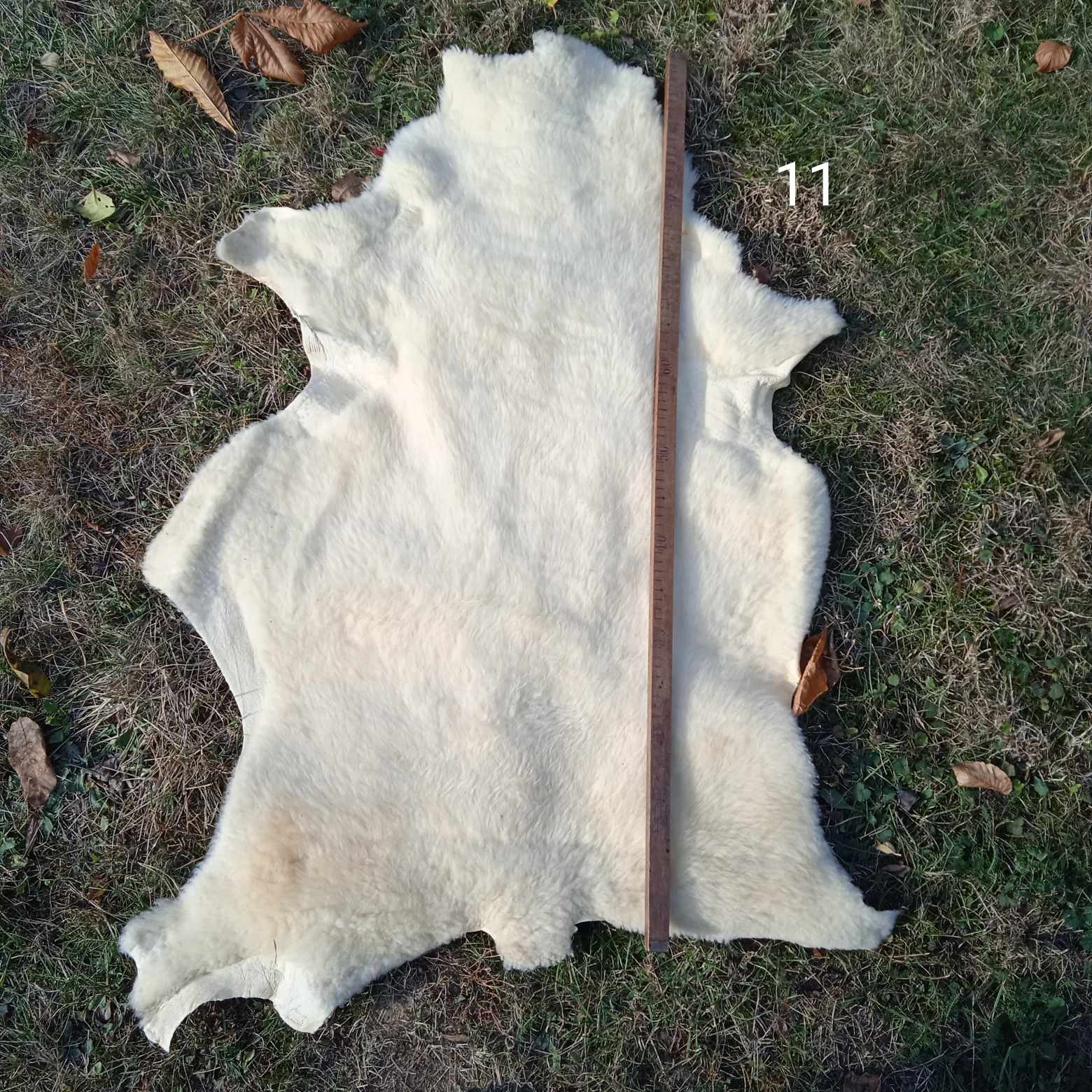 Ovčí kožešina bílá střední