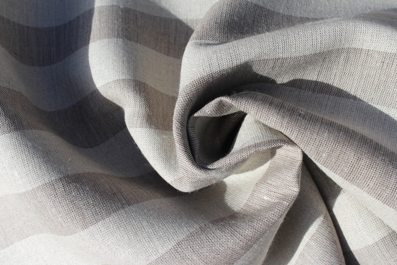 Lněná látka přírodní barvy s khaki proužkem (4/4 cm) 