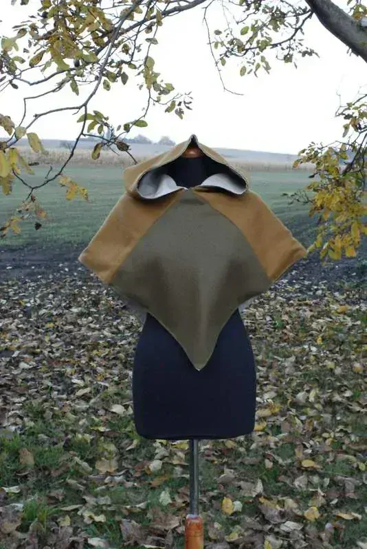 Kapuce - ručně šité viditelné švy