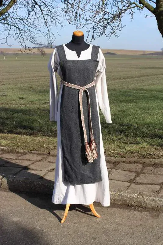 Zástěra vlněná - strojově/ručně šitá