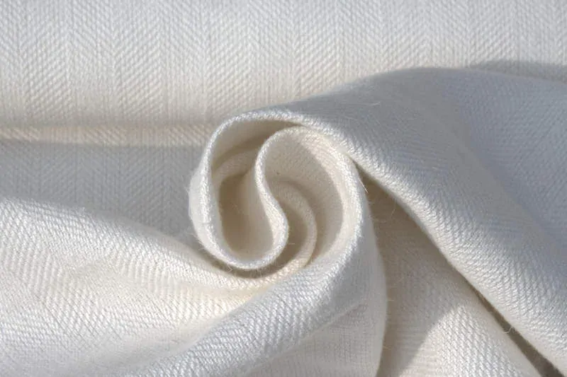 Lněná látka rybí kost - půlbělená