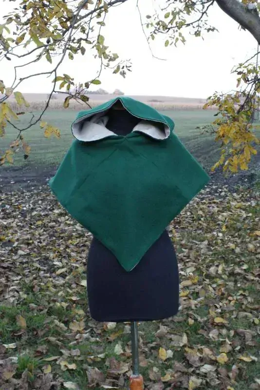 Kapuce - ručně šité viditelné švy