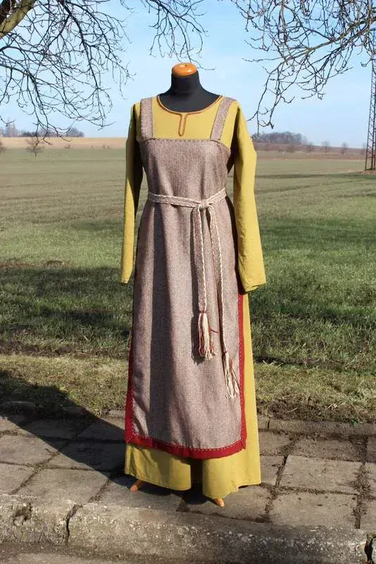 Zástěra vlněná - strojově šitá