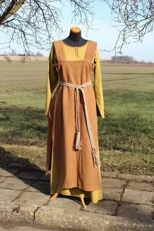 Zástěra vlněná - strojově šitá