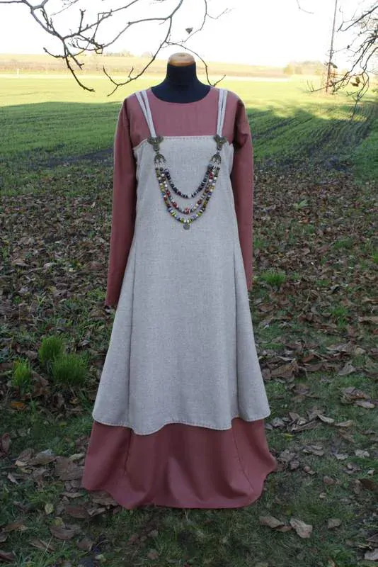 Zástěra vlněná dlouhá - strojově/ručně šitá