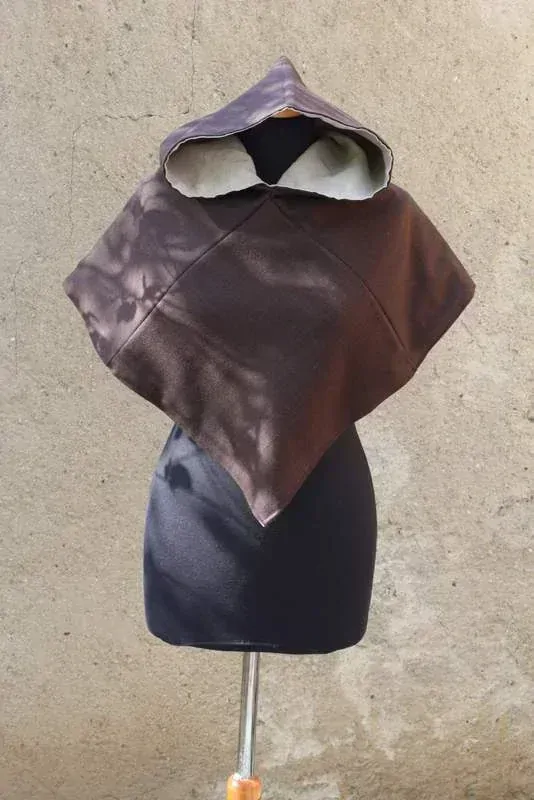 Kapuce - ručně šité viditelné švy