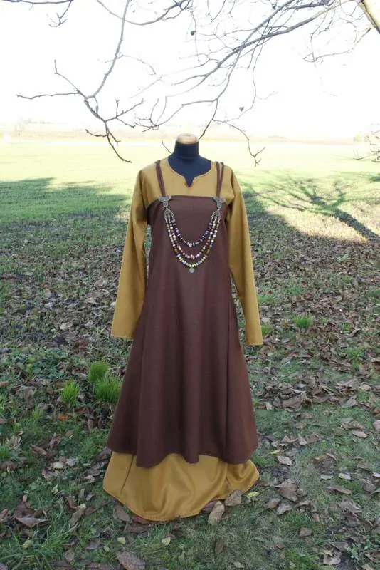 Zástěra vlněná dlouhá - strojově/ručně šitá