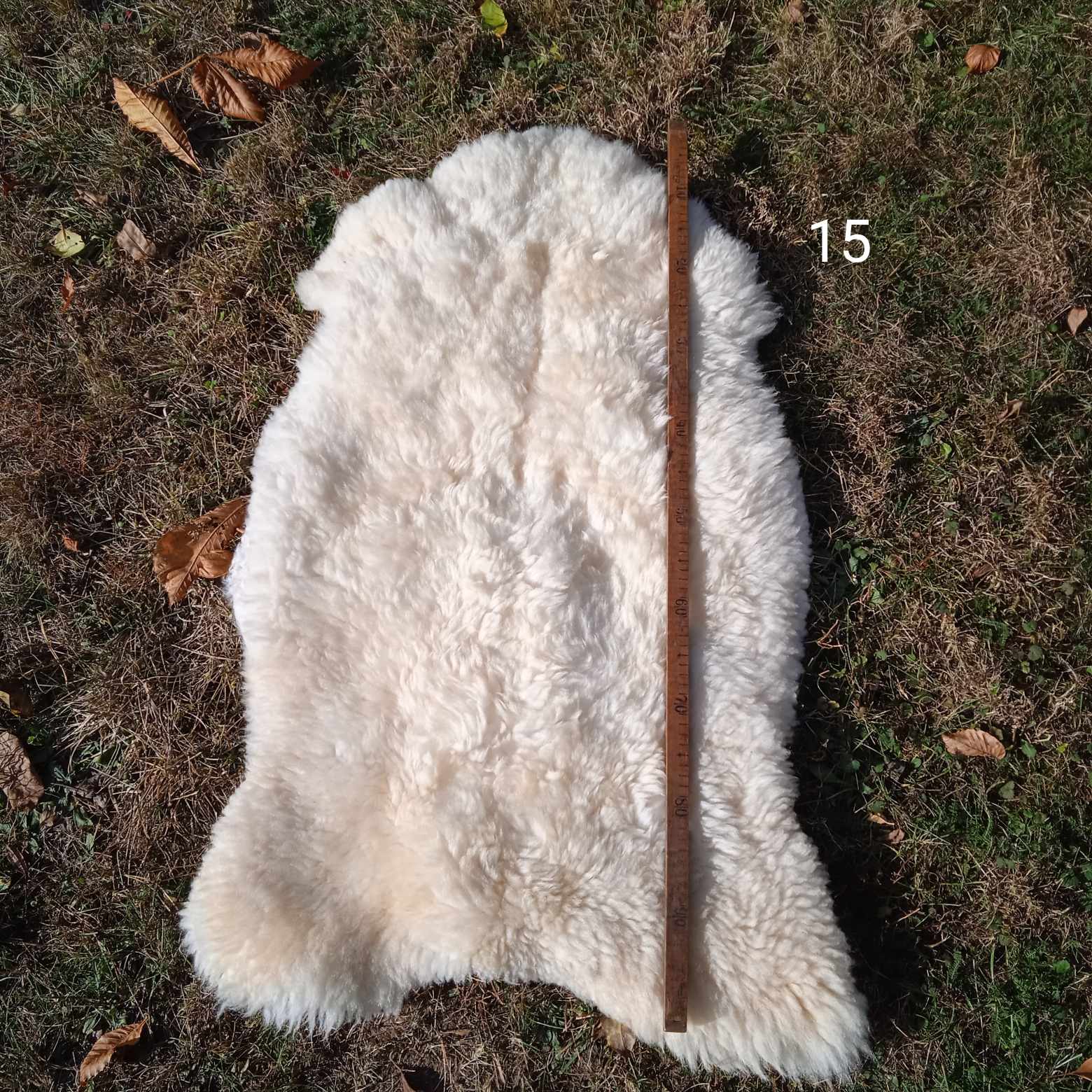 Ovčí kožešina bílá střední