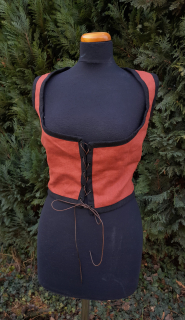 Šněrovačka červená s černými lemy