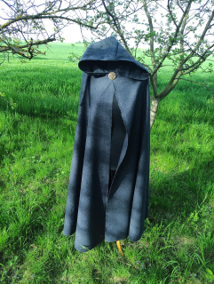 Plášť půlkruhový s kapucí