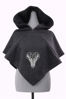 Kapuce s výšivkou "Škola zmije"