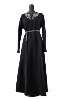 Šaty vlněné černé s výšivkou M